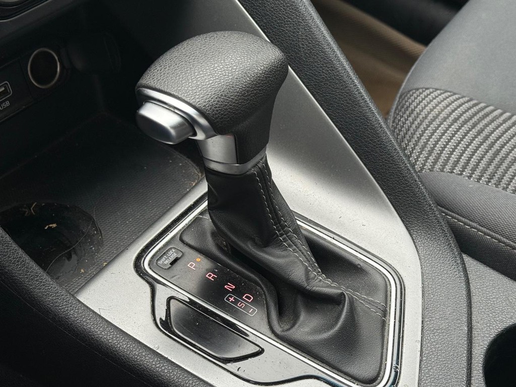 Kia Niro Vehicle Full-screen Gallery Image 17