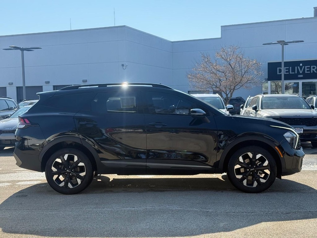 Kia Sportage Vehicle Full-screen Gallery Image 02