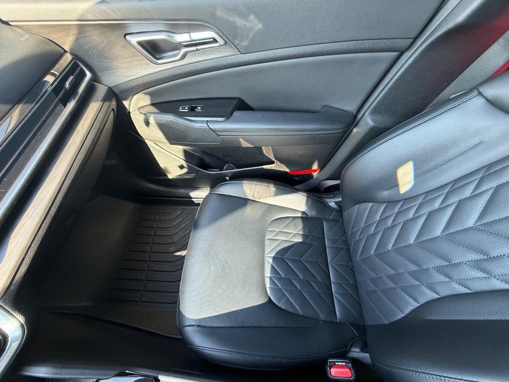 Kia Sportage Vehicle Full-screen Gallery Image 21