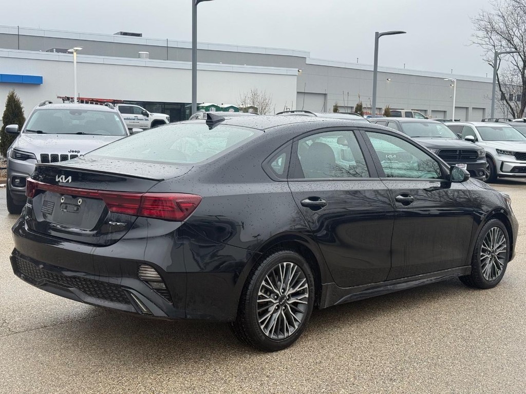 Kia Forte Vehicle Full-screen Gallery Image 03