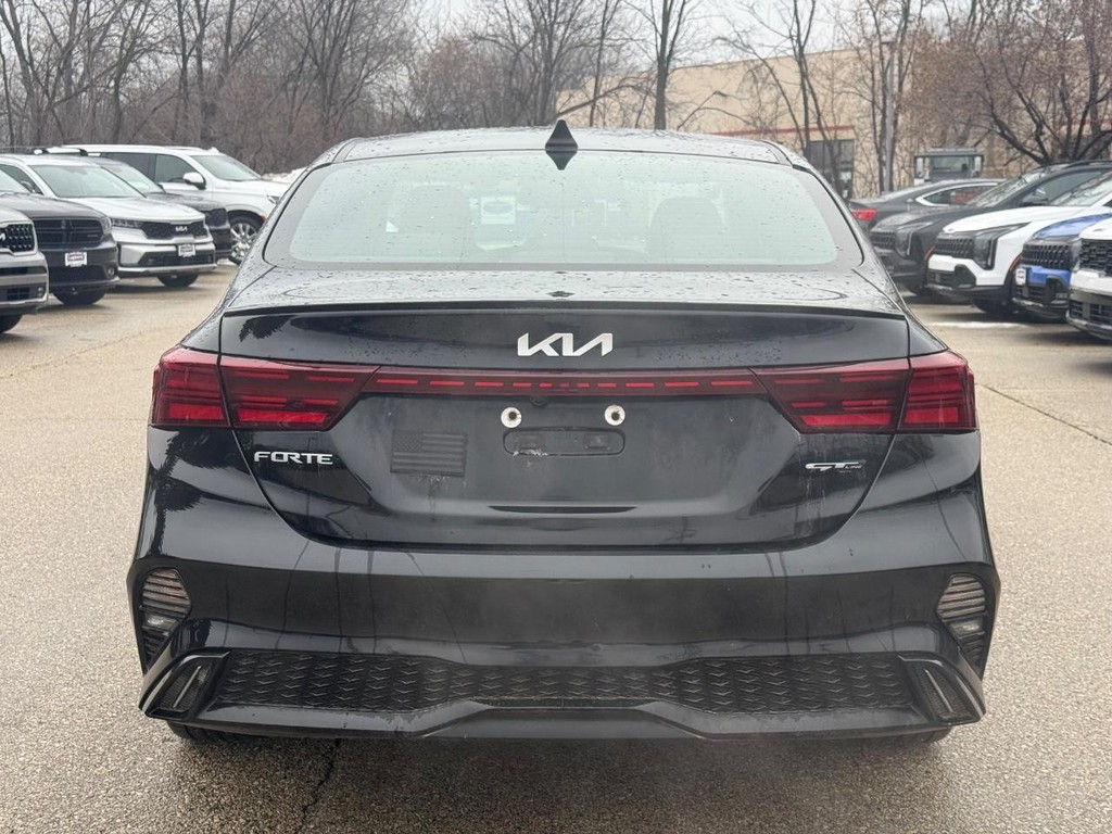 Kia Forte Vehicle Full-screen Gallery Image 04