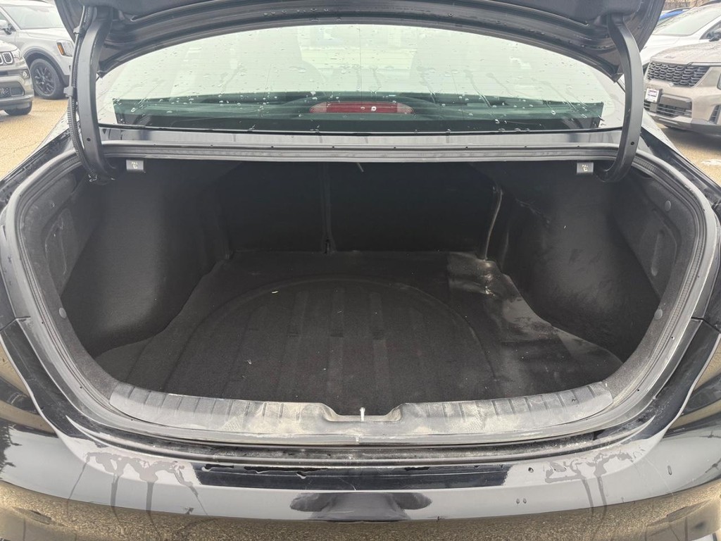 Kia Forte Vehicle Full-screen Gallery Image 05