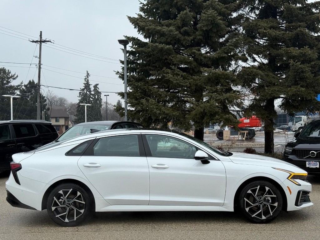 Kia K5 Vehicle Full-screen Gallery Image 02