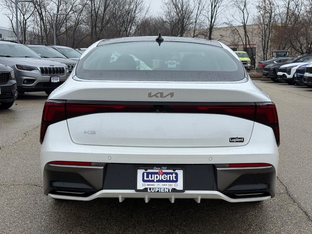 Kia K5 Vehicle Full-screen Gallery Image 04