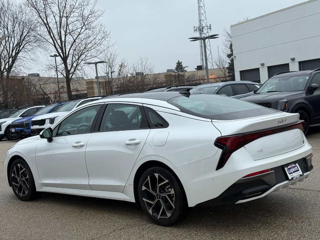 Kia K5 Vehicle Full-screen Gallery Image 06