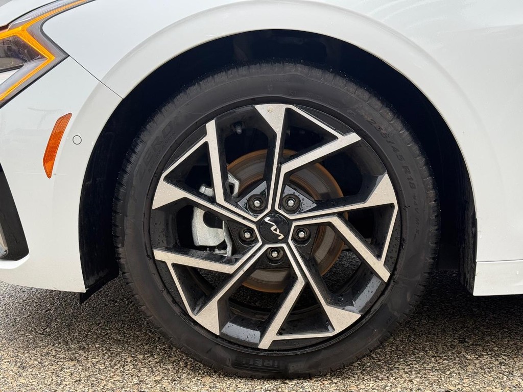 Kia K5 Vehicle Full-screen Gallery Image 09