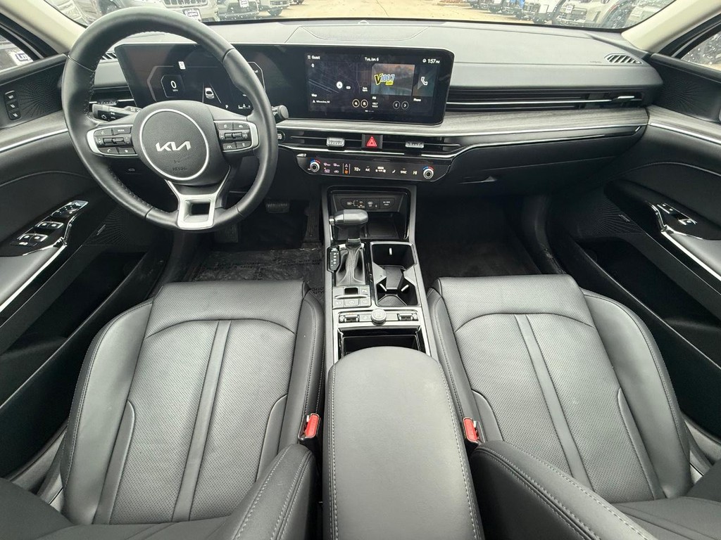 Kia K5 Vehicle Full-screen Gallery Image 12