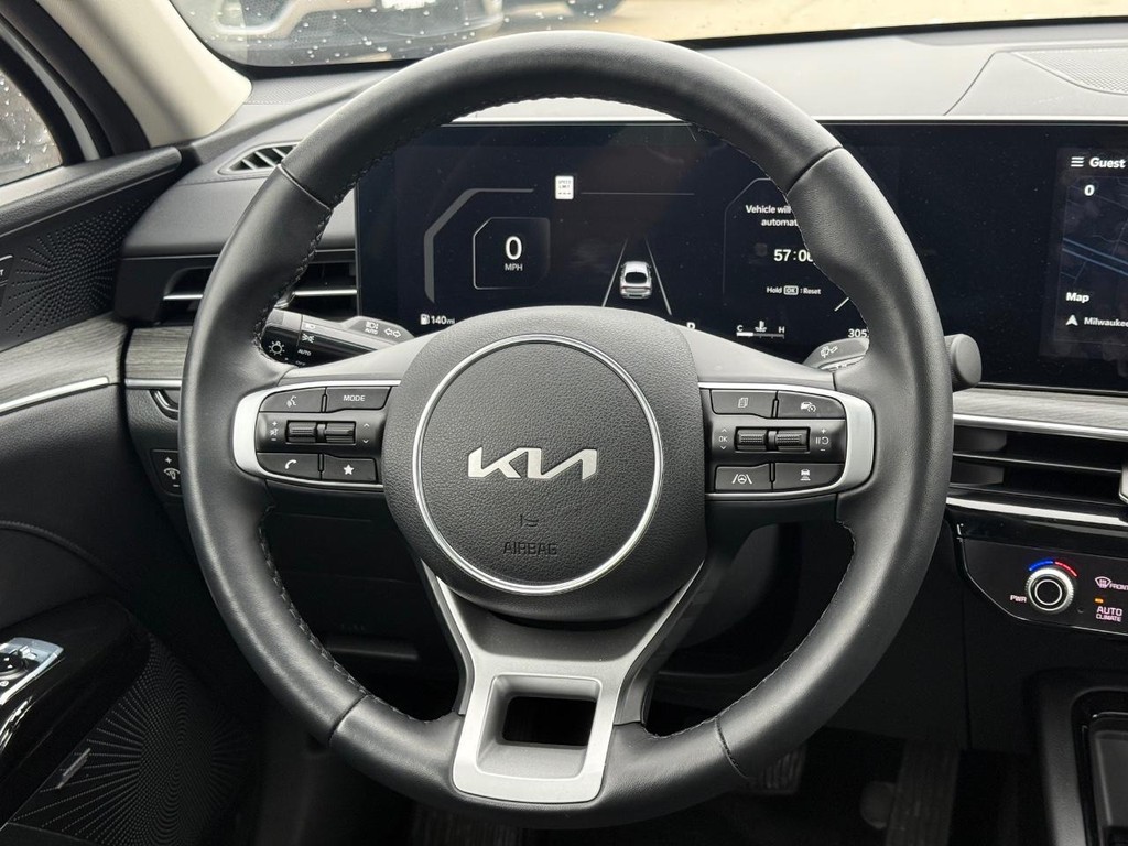 Kia K5 Vehicle Full-screen Gallery Image 13