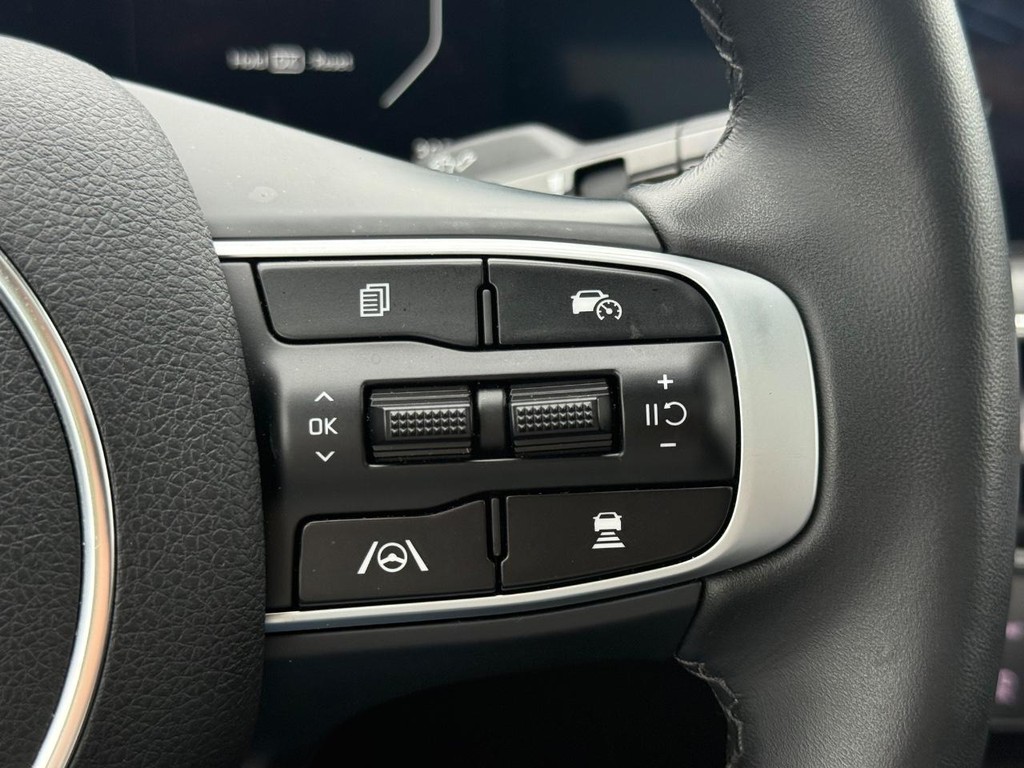 Kia K5 Vehicle Full-screen Gallery Image 15