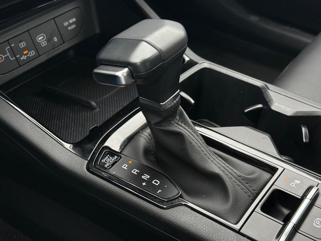 Kia K5 Vehicle Full-screen Gallery Image 18