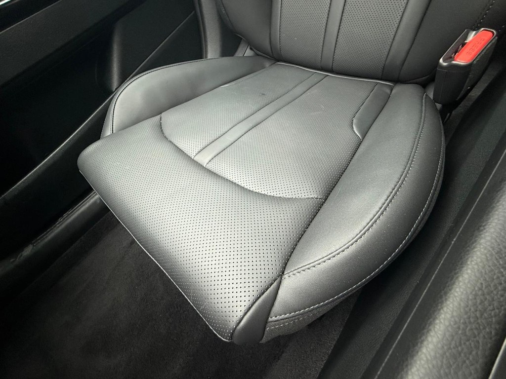 Kia K5 Vehicle Full-screen Gallery Image 19