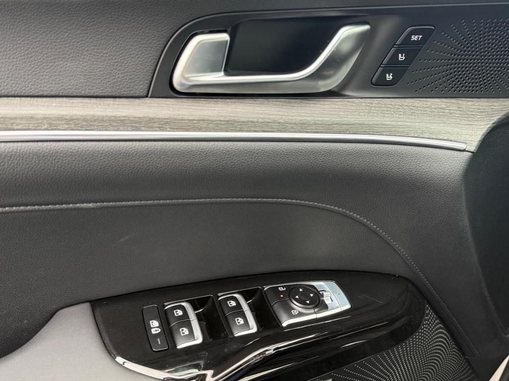 Kia K5 Vehicle Full-screen Gallery Image 21