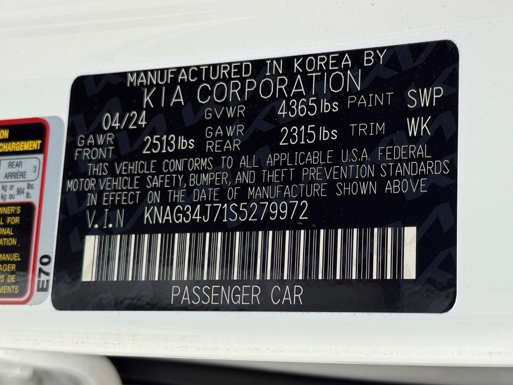 Kia K5 Vehicle Full-screen Gallery Image 23