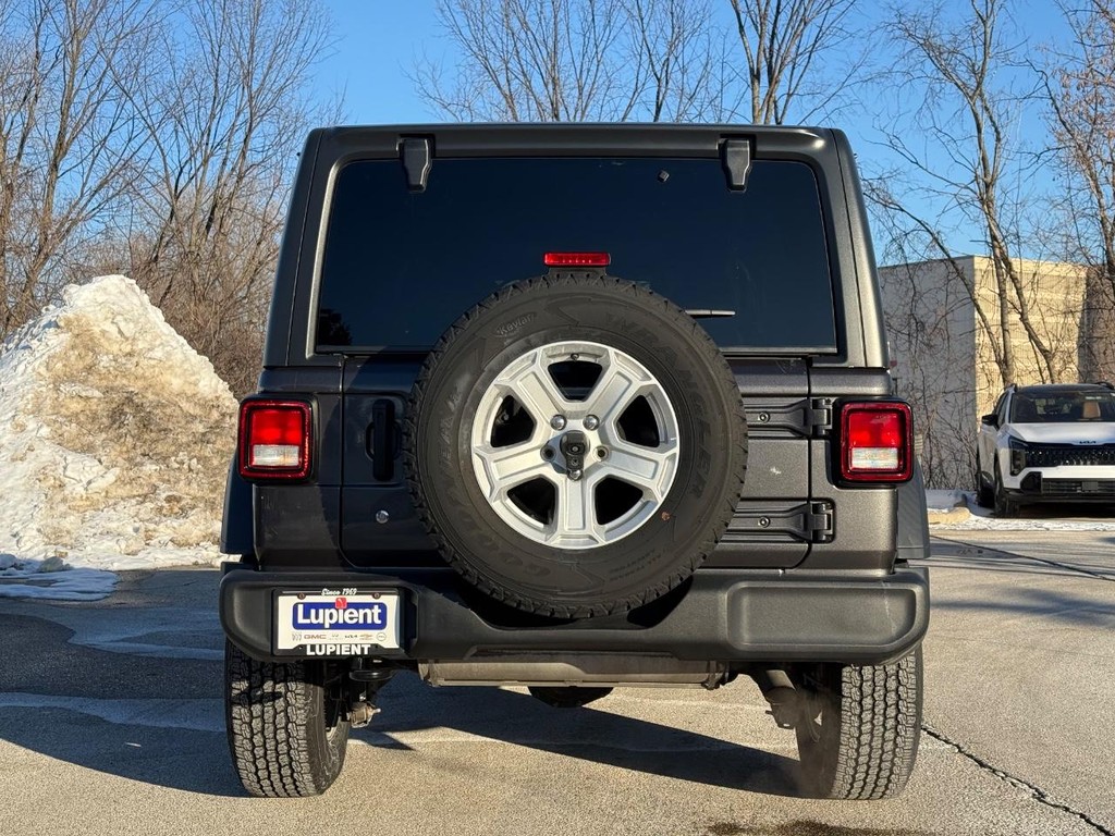 Jeep Wrangler Unlimited Vehicle Full-screen Gallery Image 04