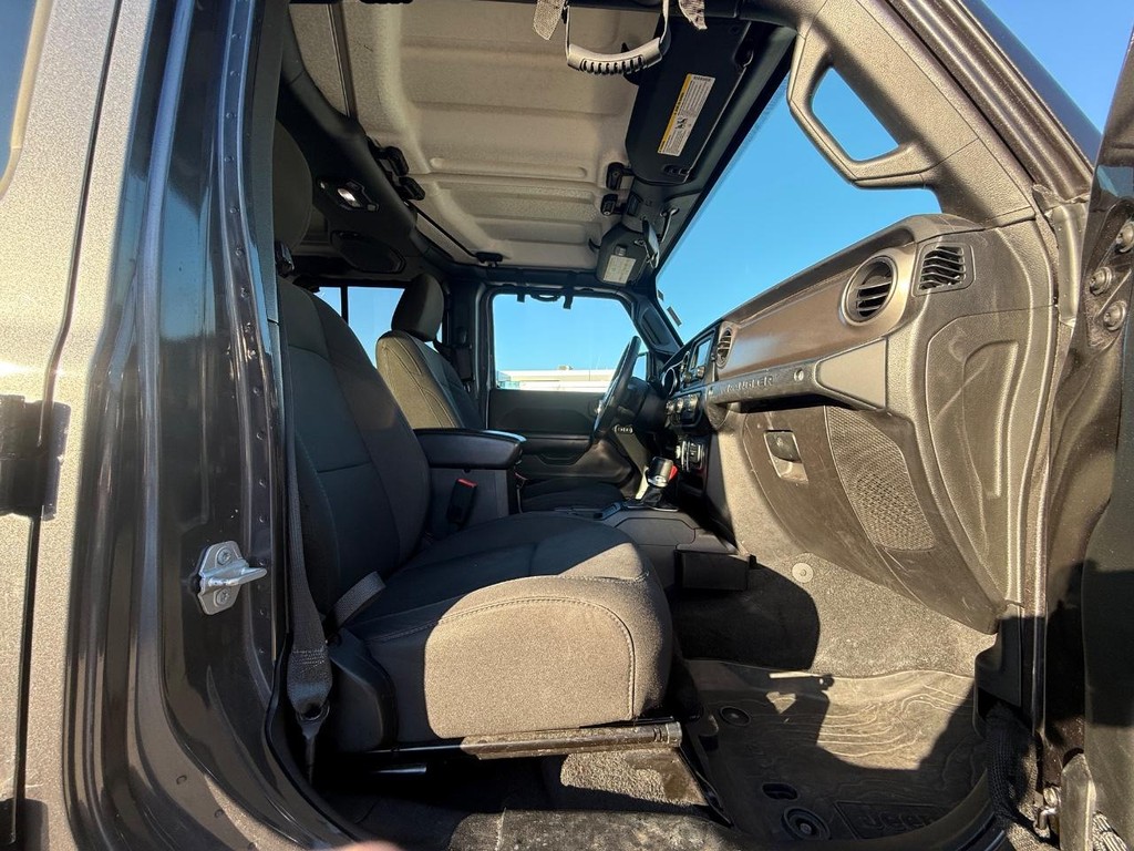 Jeep Wrangler Unlimited Vehicle Full-screen Gallery Image 10