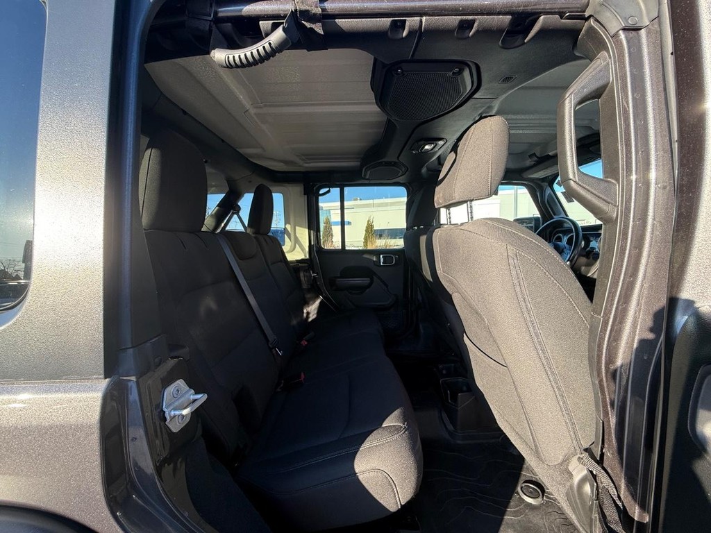 Jeep Wrangler Unlimited Vehicle Full-screen Gallery Image 11