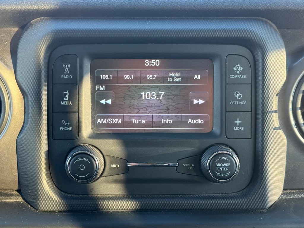 Jeep Wrangler Unlimited Vehicle Full-screen Gallery Image 16