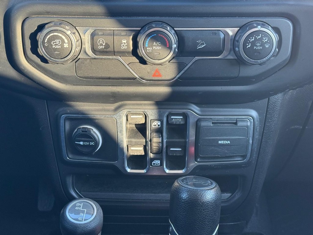 Jeep Wrangler Unlimited Vehicle Full-screen Gallery Image 18