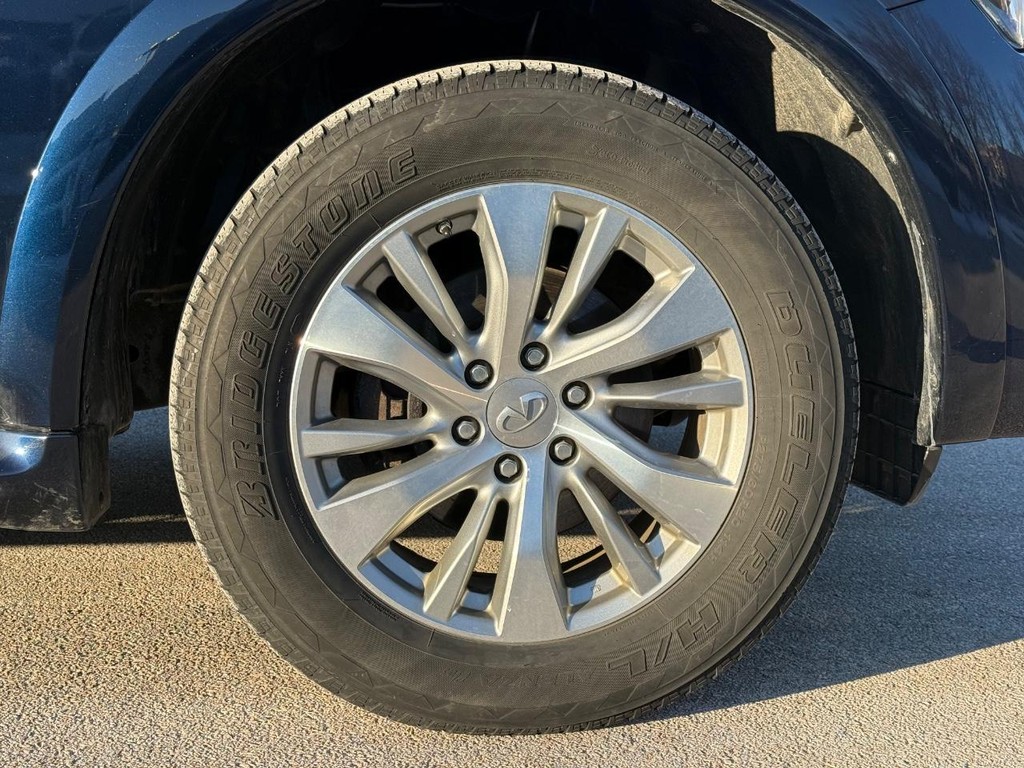 INFINITI QX80 Vehicle Full-screen Gallery Image 09