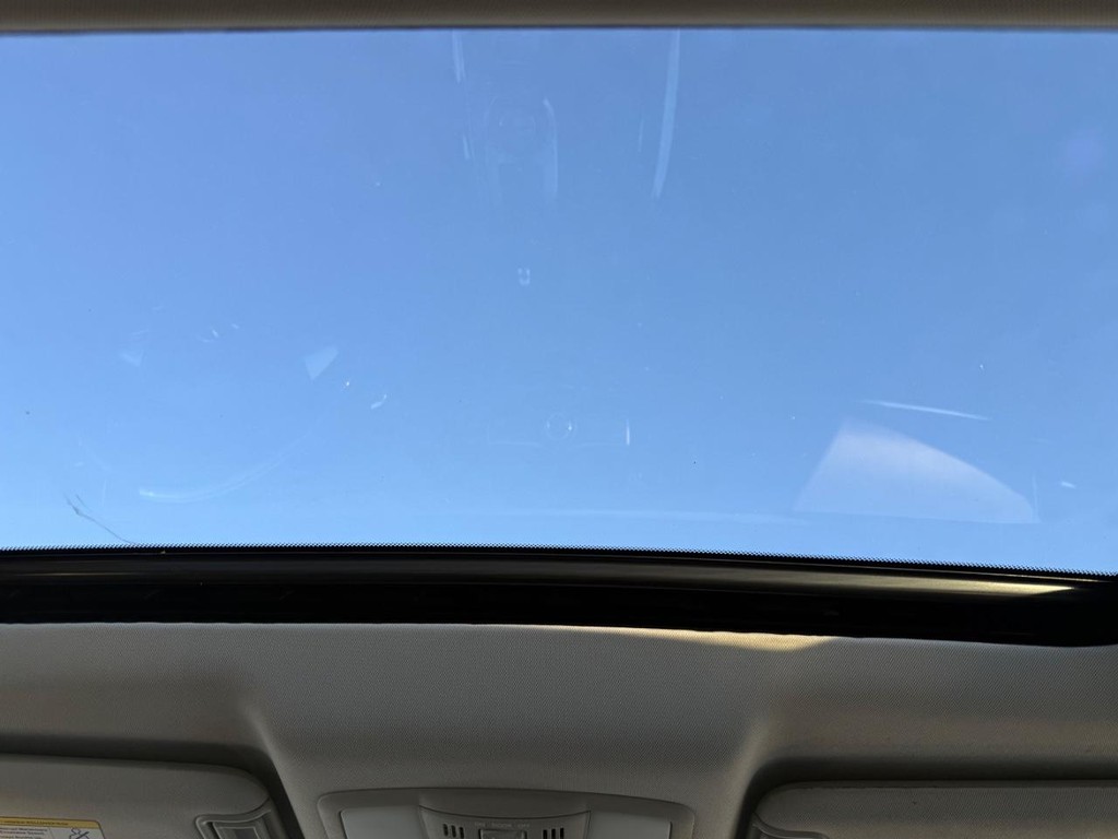 INFINITI QX80 Vehicle Full-screen Gallery Image 13