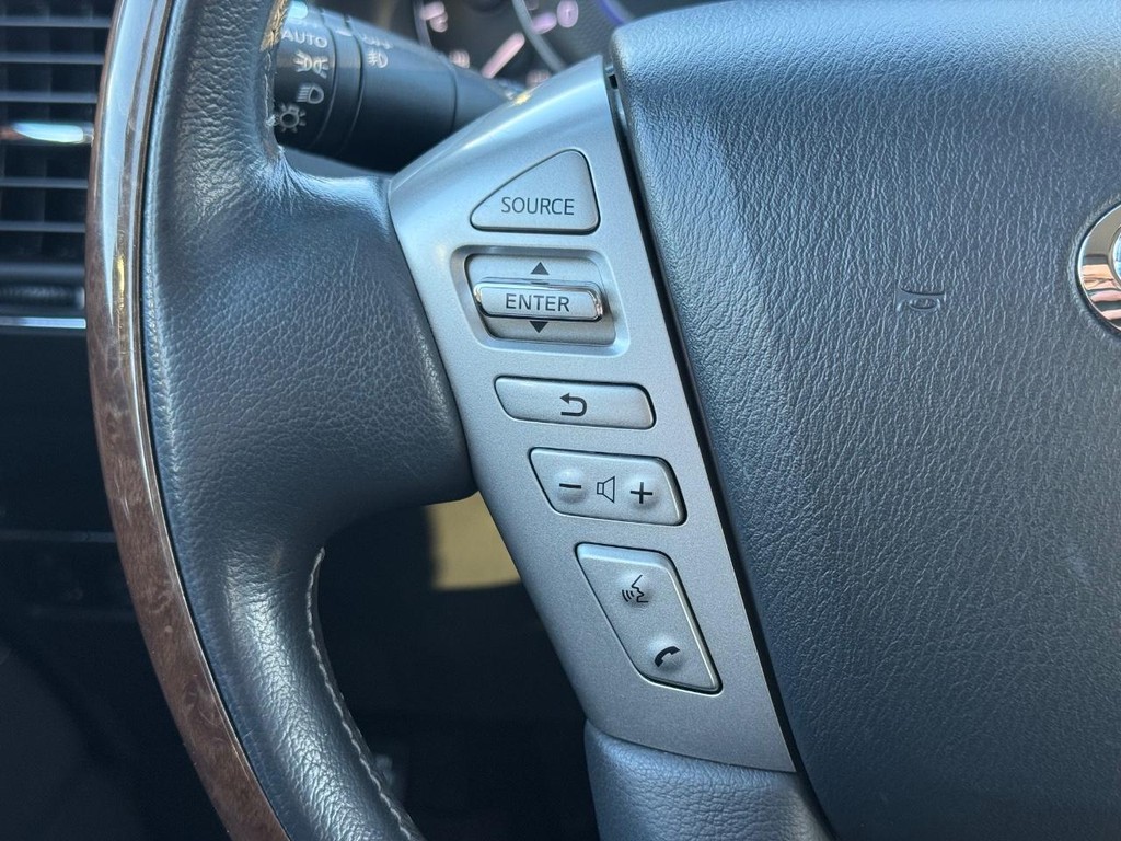 INFINITI QX80 Vehicle Full-screen Gallery Image 16