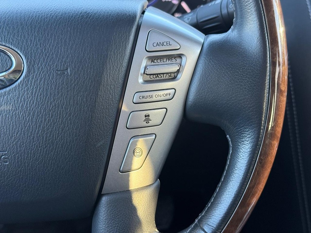 INFINITI QX80 Vehicle Full-screen Gallery Image 17