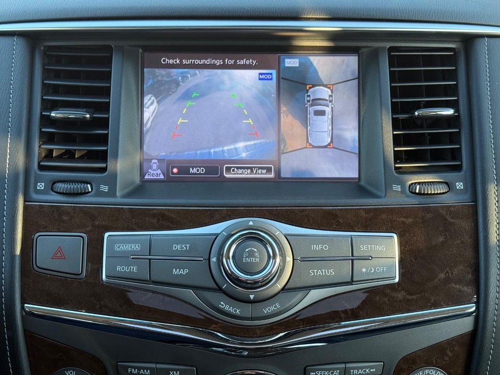 INFINITI QX80 Vehicle Full-screen Gallery Image 19