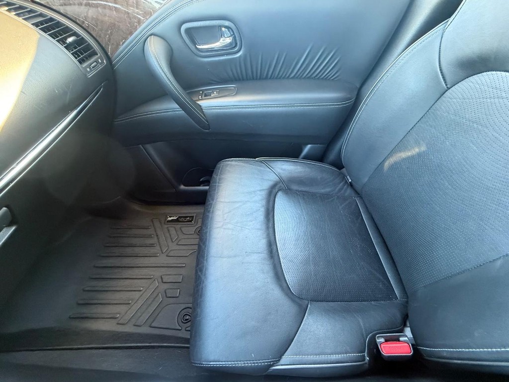 INFINITI QX80 Vehicle Full-screen Gallery Image 22