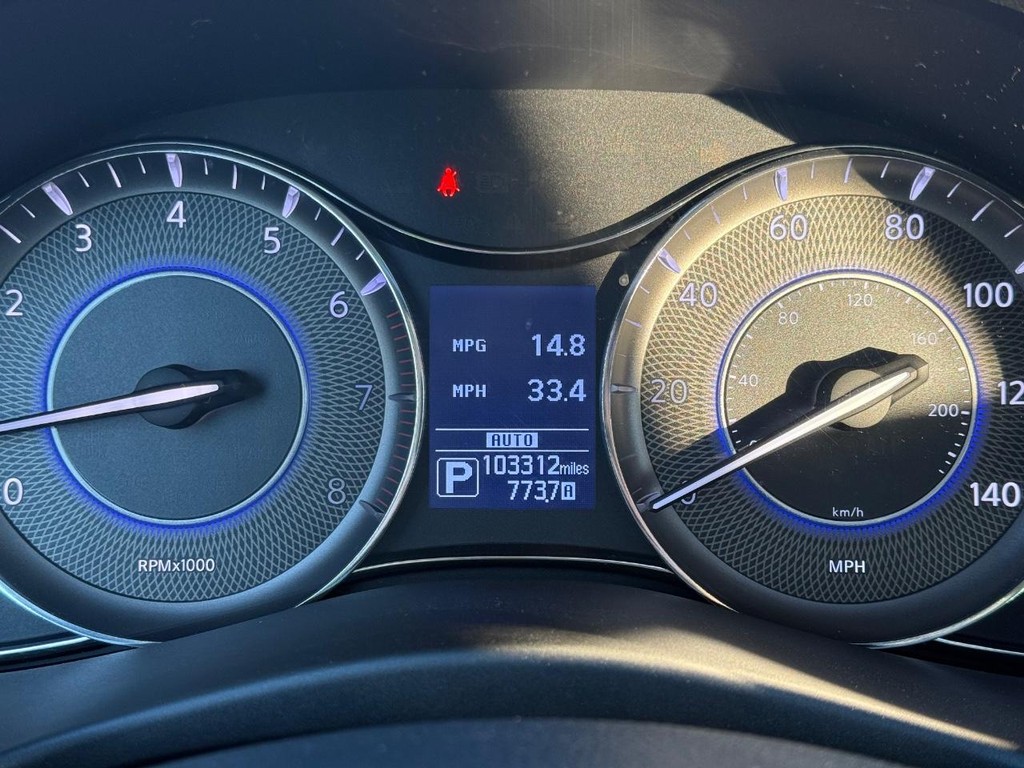 INFINITI QX80 Vehicle Full-screen Gallery Image 23