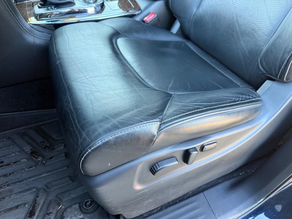 INFINITI QX80 Vehicle Full-screen Gallery Image 25