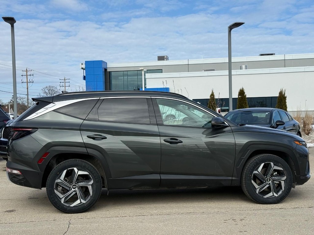 Hyundai Tucson Hybrid Vehicle Full-screen Gallery Image 02