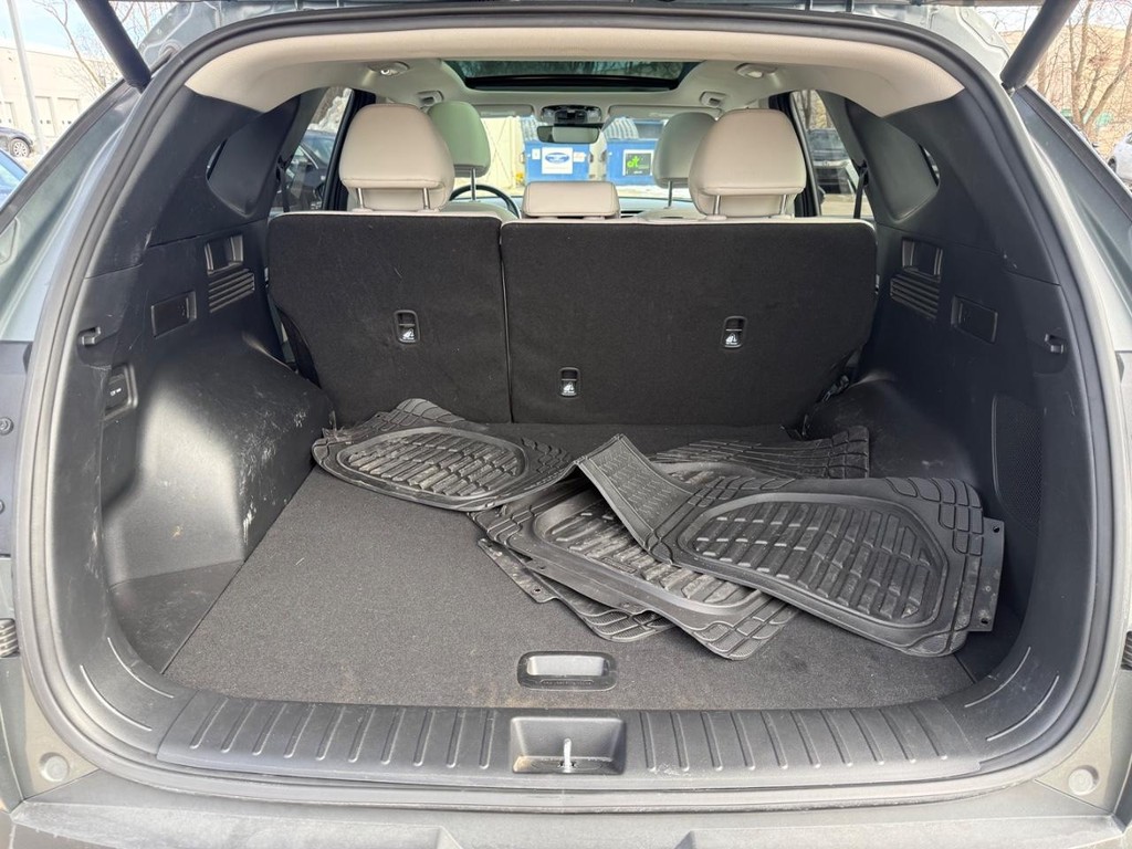 Hyundai Tucson Hybrid Vehicle Full-screen Gallery Image 05