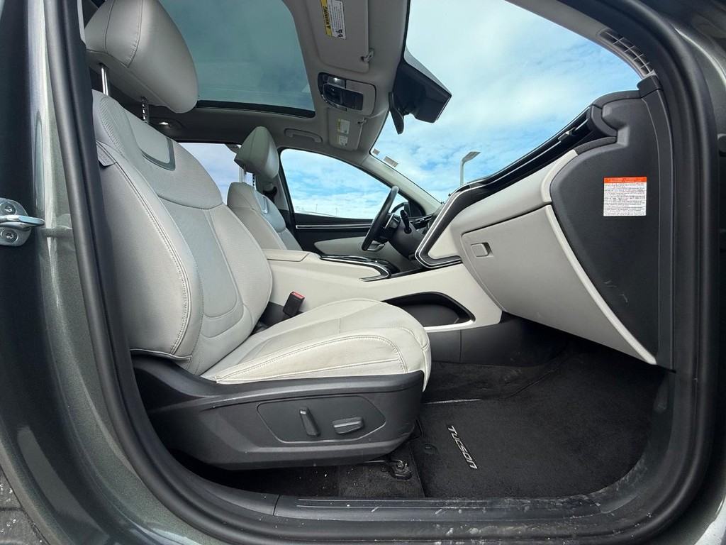 Hyundai Tucson Hybrid Vehicle Full-screen Gallery Image 10