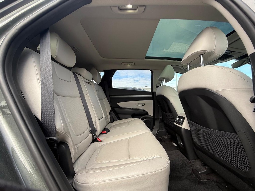 Hyundai Tucson Hybrid Vehicle Full-screen Gallery Image 11