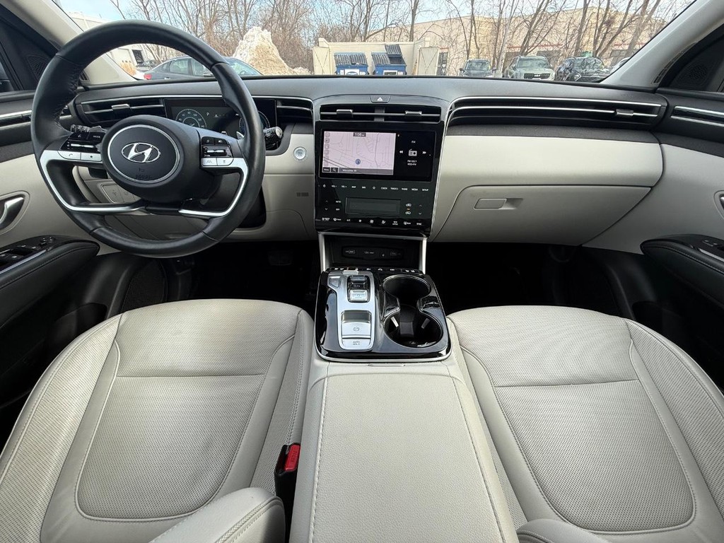 Hyundai Tucson Hybrid Vehicle Full-screen Gallery Image 14