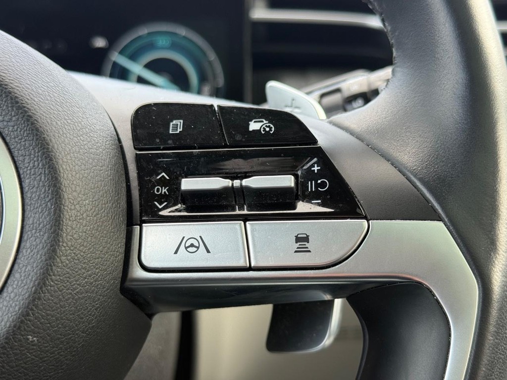 Hyundai Tucson Hybrid Vehicle Full-screen Gallery Image 17