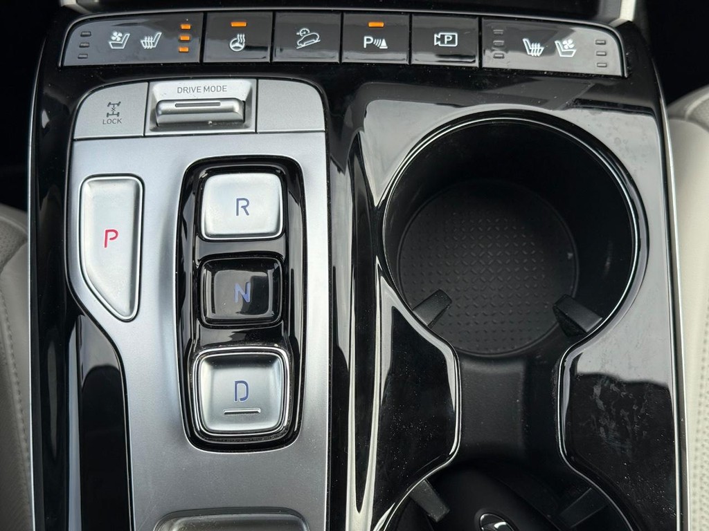 Hyundai Tucson Hybrid Vehicle Full-screen Gallery Image 20