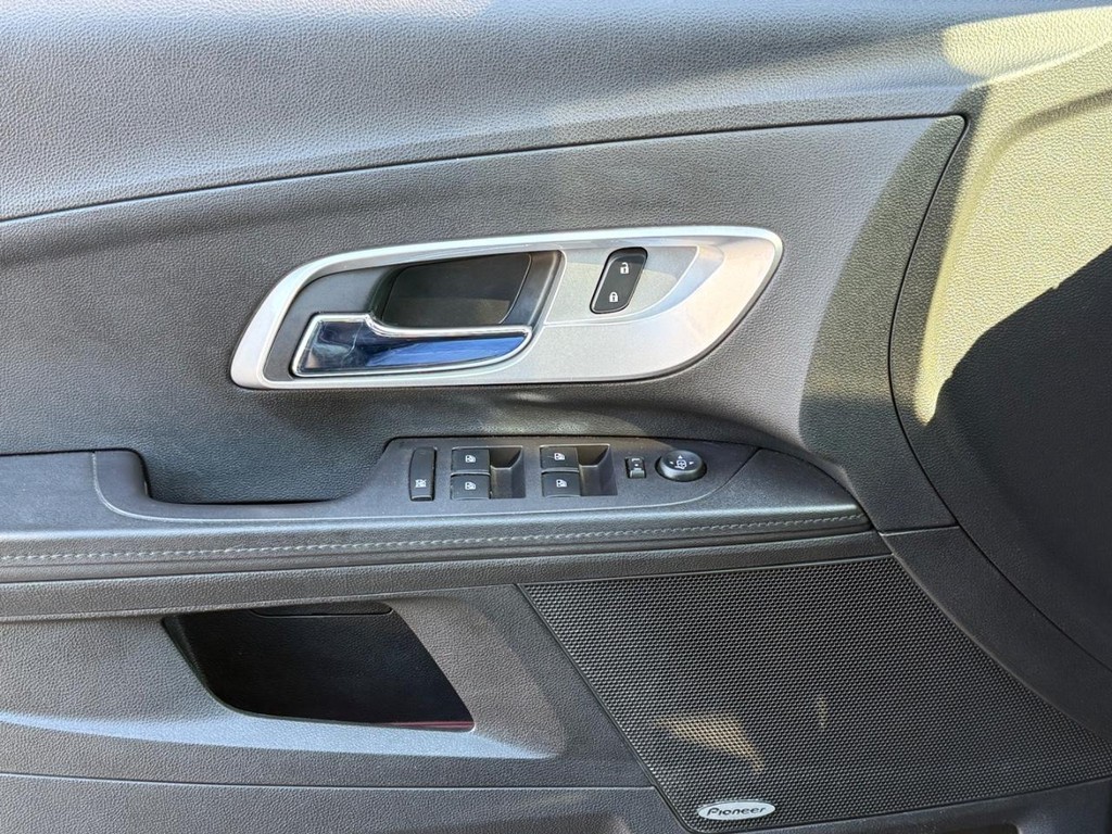 Chevrolet Equinox Vehicle Full-screen Gallery Image 22