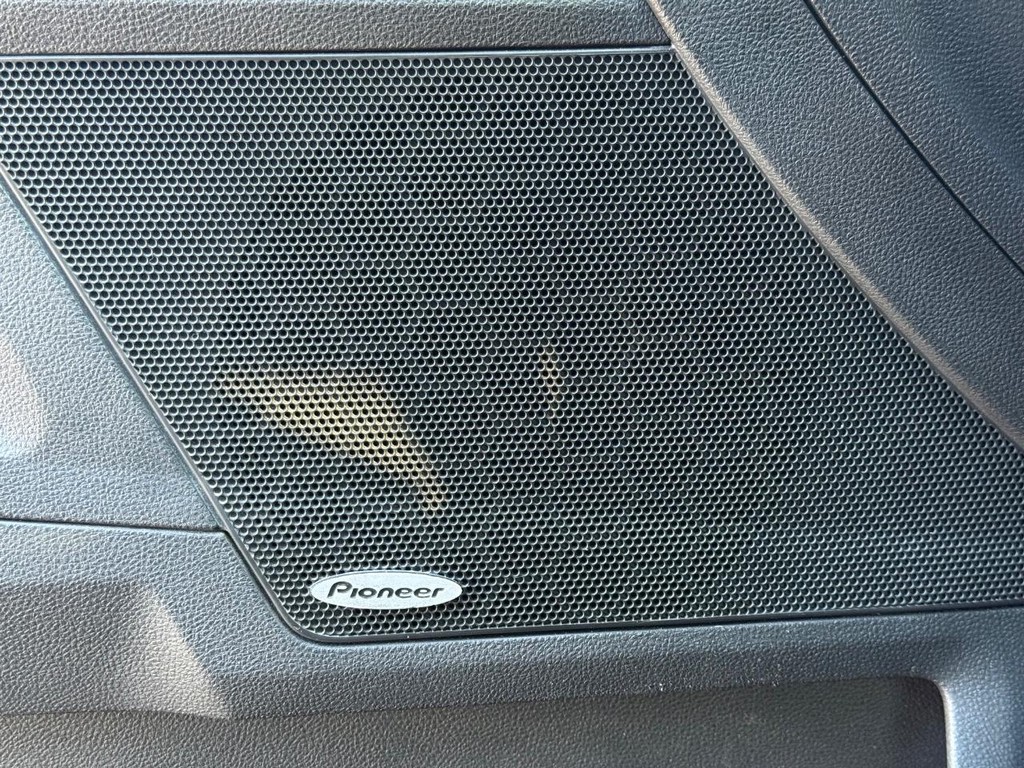 Chevrolet Equinox Vehicle Full-screen Gallery Image 23