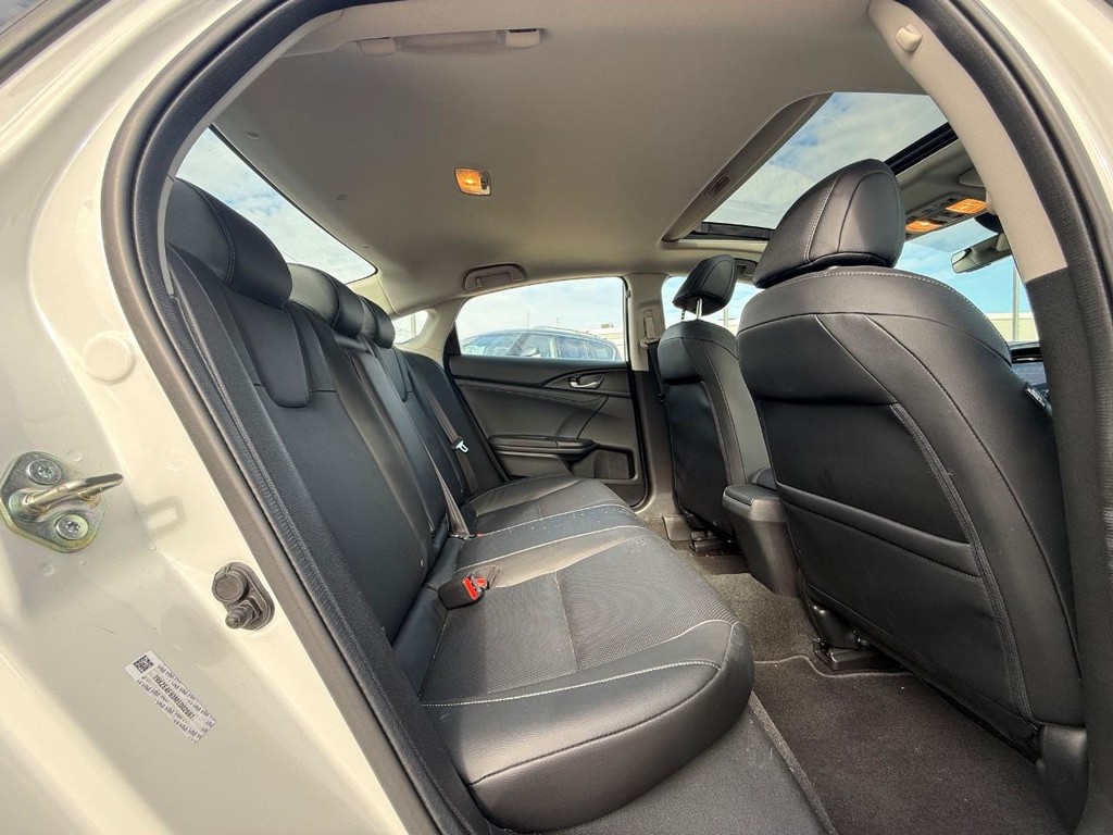 Honda Insight Vehicle Full-screen Gallery Image 11