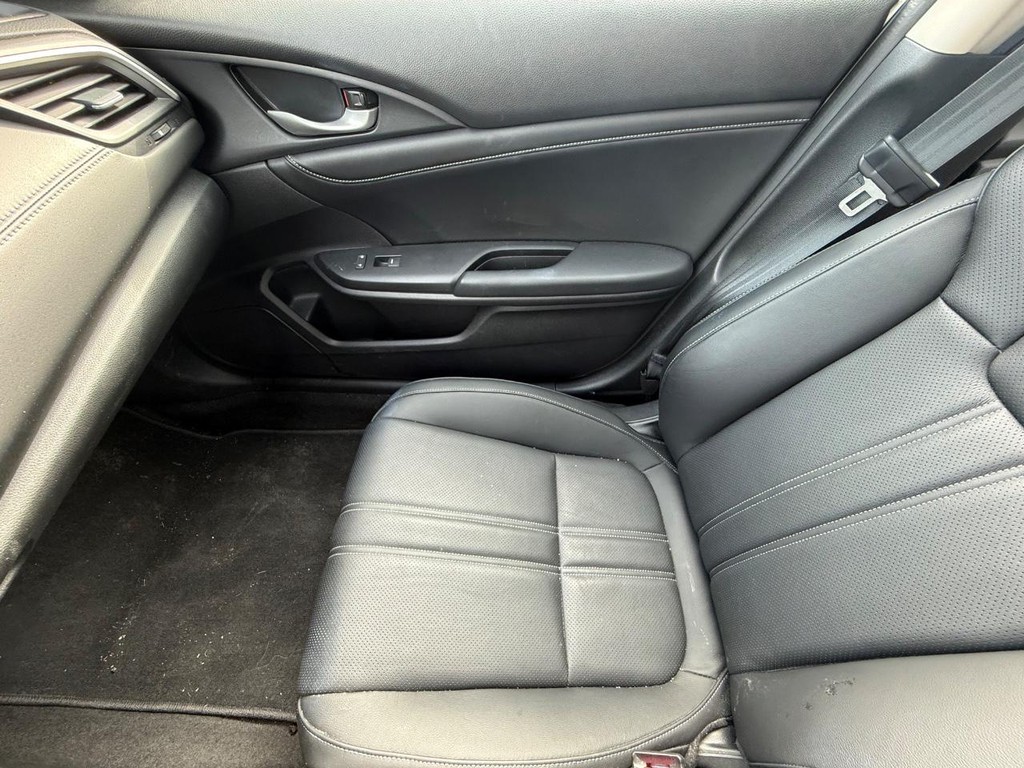 Honda Insight Vehicle Full-screen Gallery Image 22