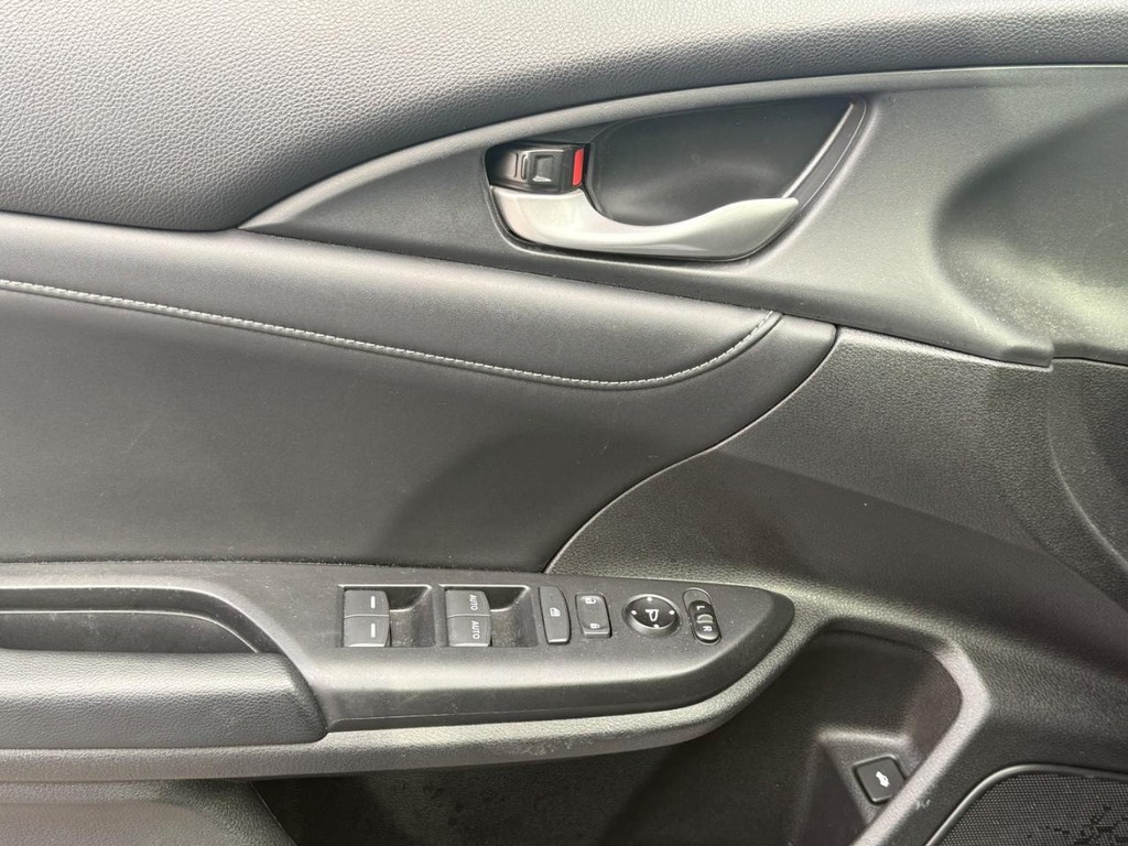 Honda Insight Vehicle Full-screen Gallery Image 24