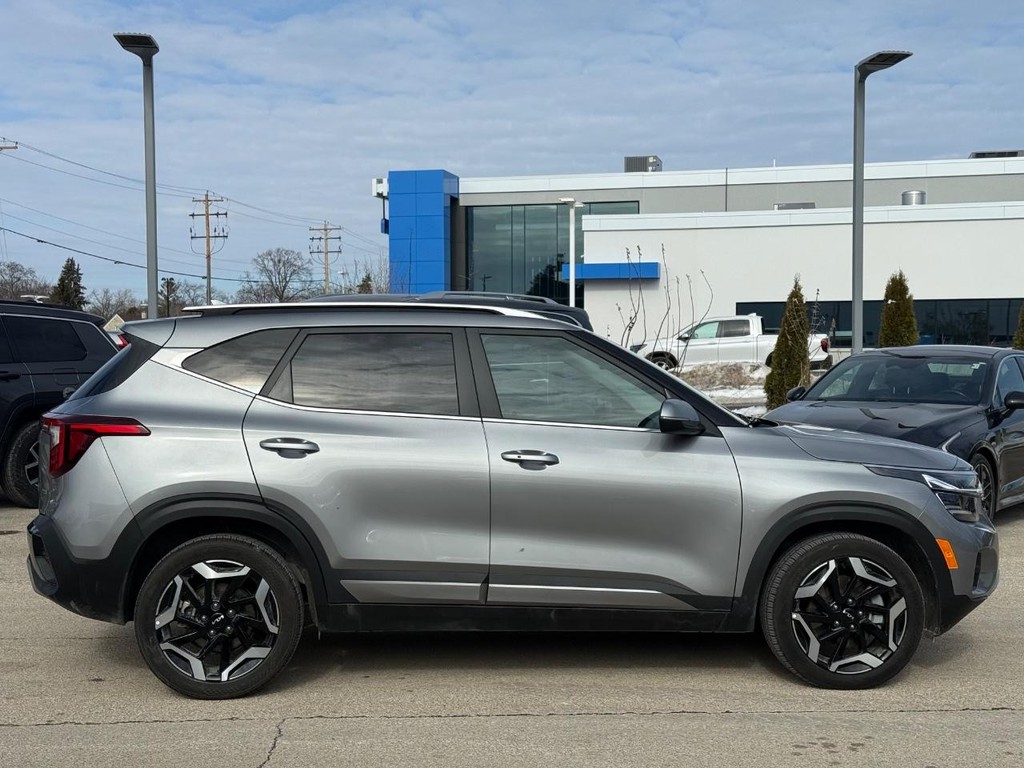 Kia Seltos Vehicle Full-screen Gallery Image 02