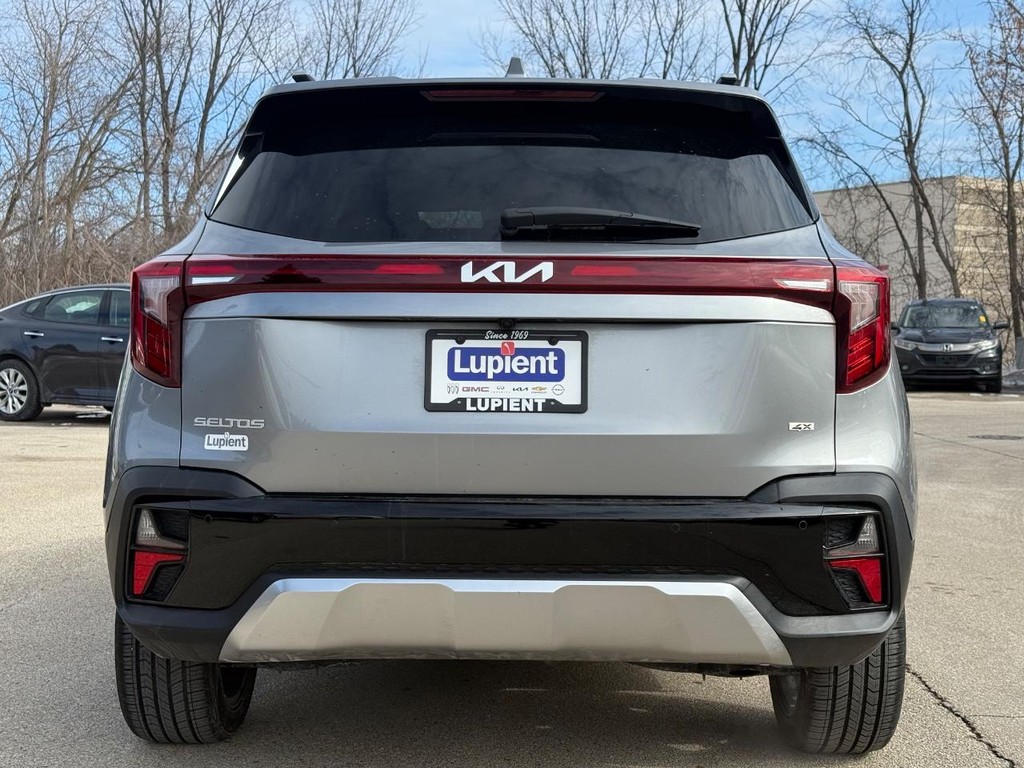 Kia Seltos Vehicle Full-screen Gallery Image 04