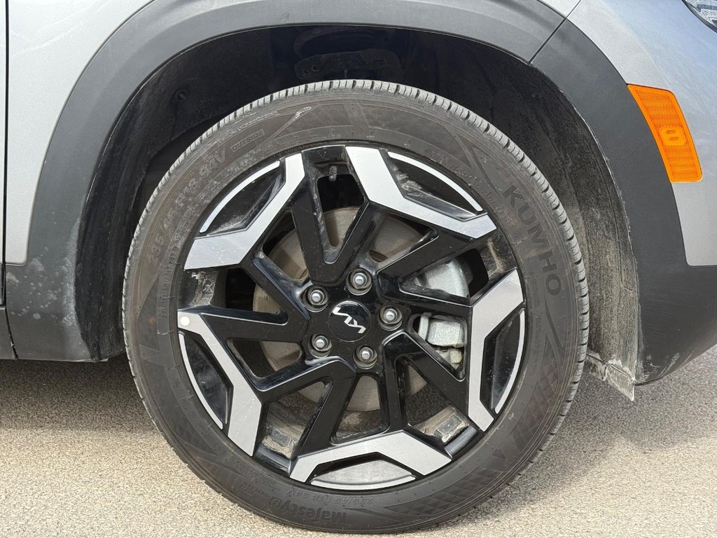 Kia Seltos Vehicle Full-screen Gallery Image 09