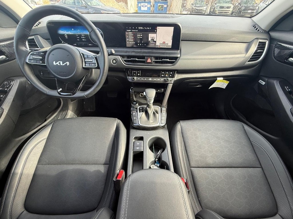 Kia Seltos Vehicle Full-screen Gallery Image 12