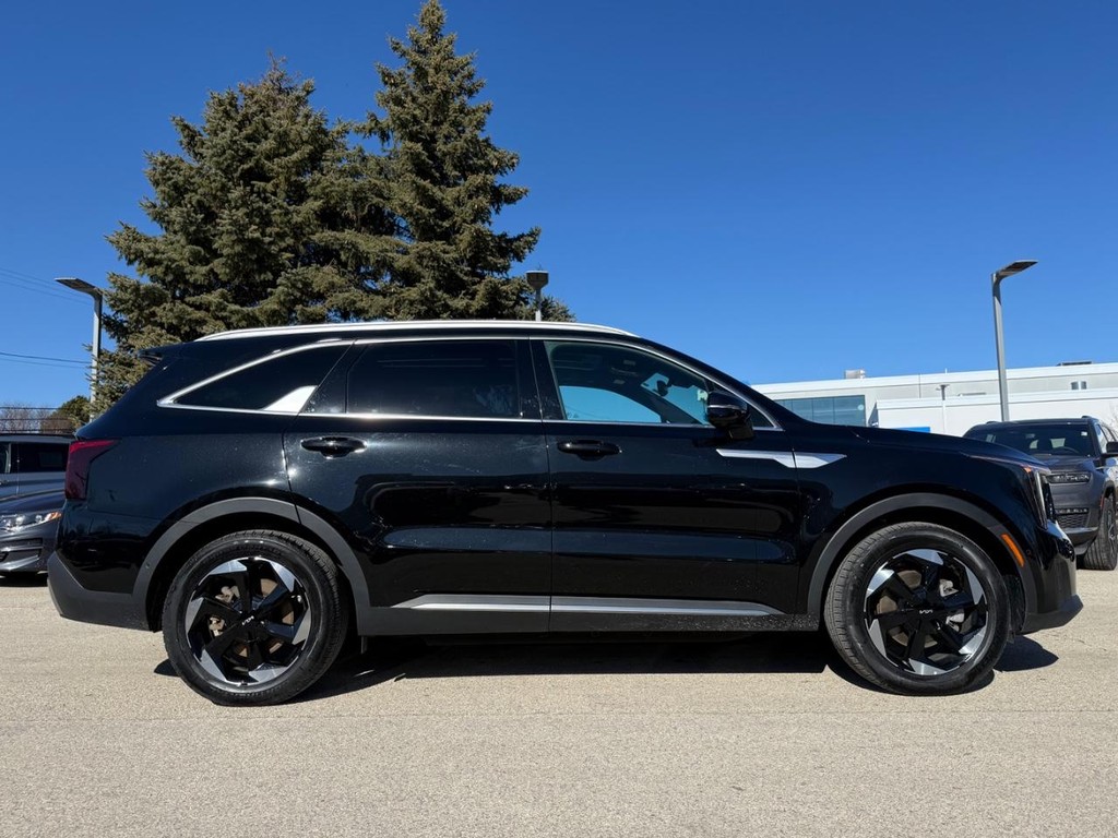 Kia Sorento Hybrid Vehicle Full-screen Gallery Image 02