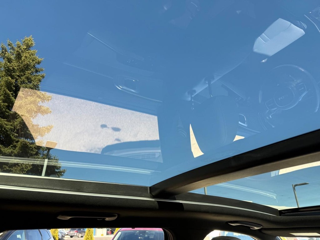 Kia Sorento Hybrid Vehicle Full-screen Gallery Image 13