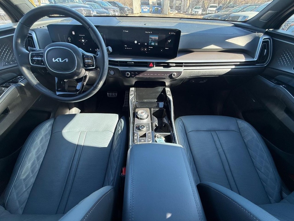 Kia Sorento Hybrid Vehicle Full-screen Gallery Image 14