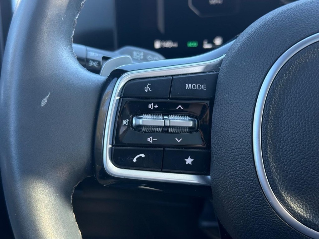 Kia Sorento Hybrid Vehicle Full-screen Gallery Image 17